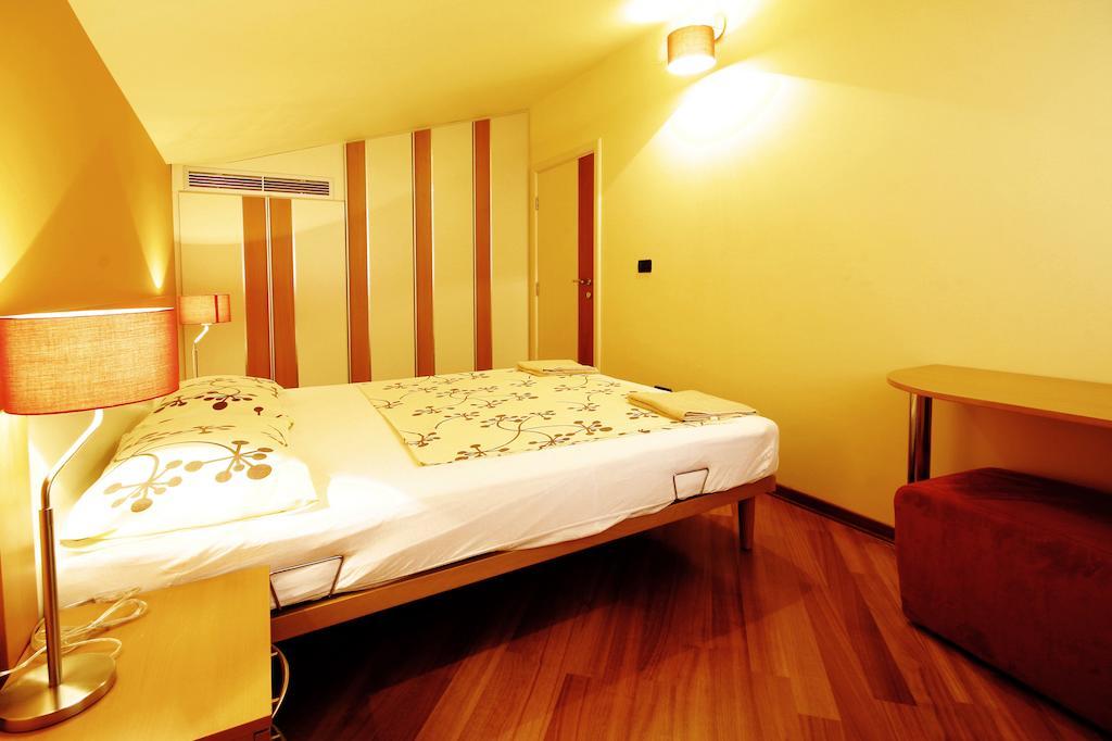 Apartments Rossana Porec Esterno foto